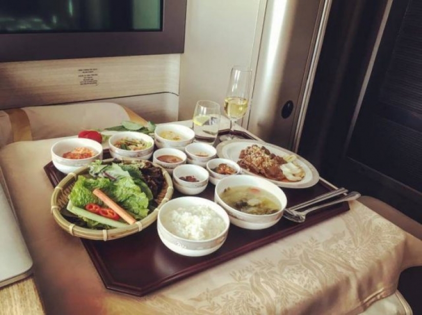 Food or food? How to feed in business class and economy class of different airlines Food or food? How to feed in business class and economy class of different airlines