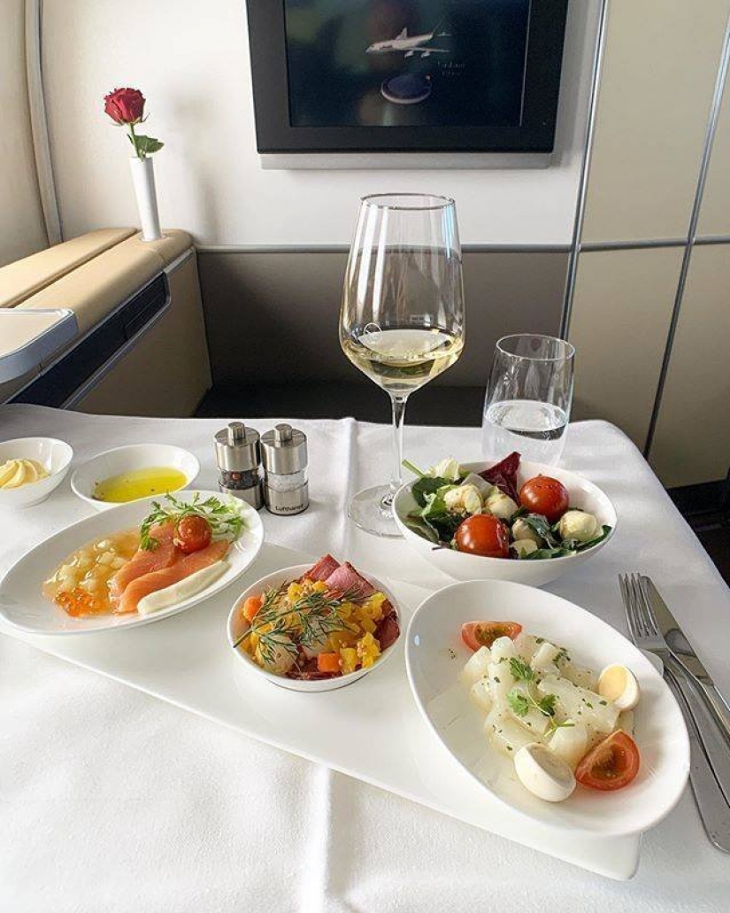 Food or food? How to feed in business class and economy class of different airlines Food or food? How to feed in business class and economy class of different airlines