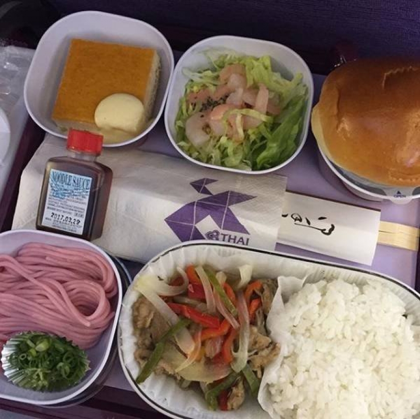 Food or food? How to feed in business class and economy class of different airlines Food or food? How to feed in business class and economy class of different airlines