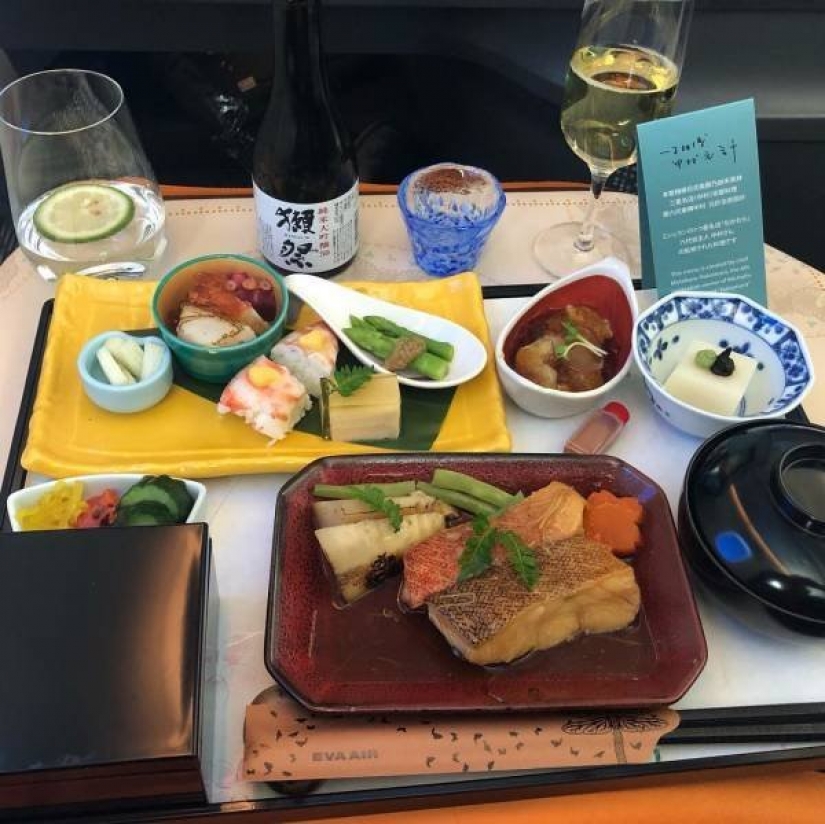 Food or food? How to feed in business class and economy class of different airlines Food or food? How to feed in business class and economy class of different airlines