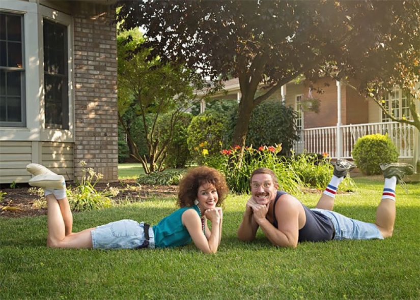 For the 10th anniversary of their marriage, the couple starred in a stupid photo shoot in the style of the 80s