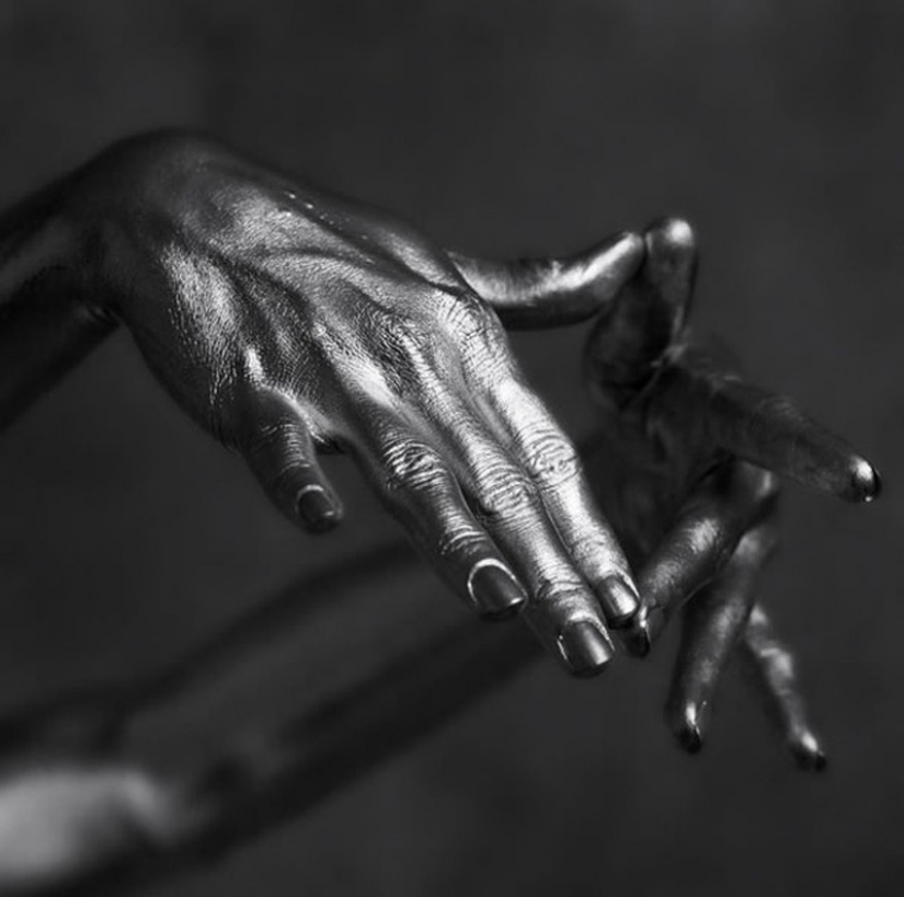 Fotógrafa convierte a mujeres en esculturas vivas