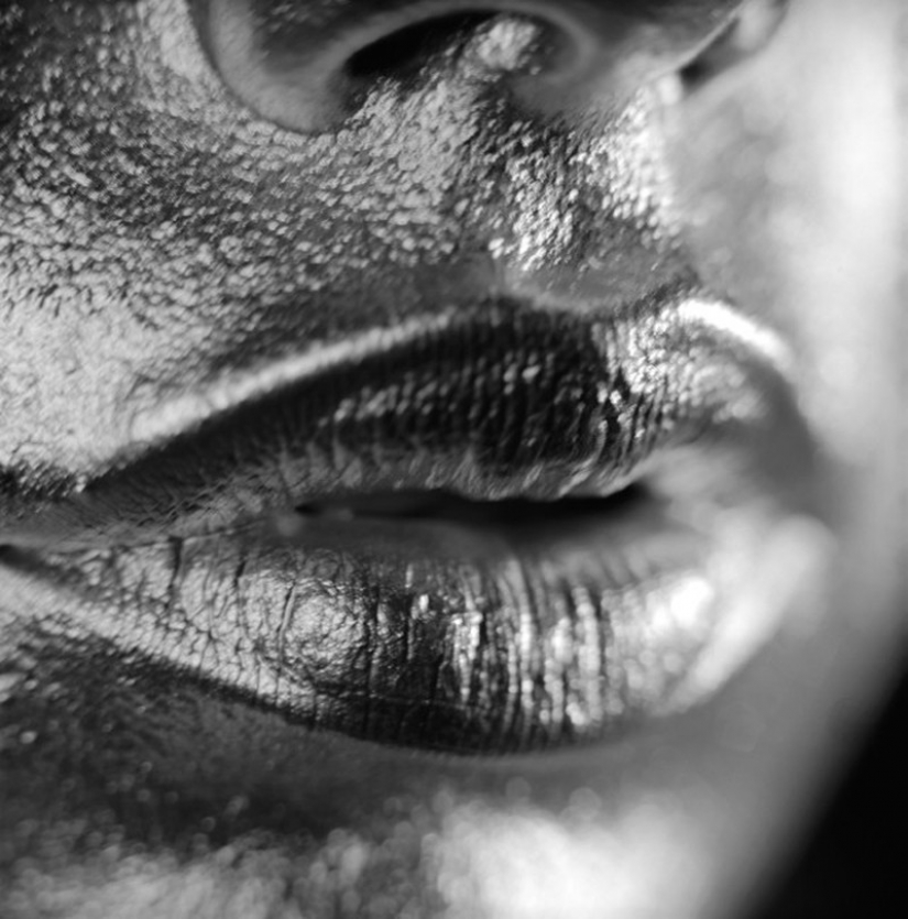 Fotógrafa convierte a mujeres en esculturas vivas