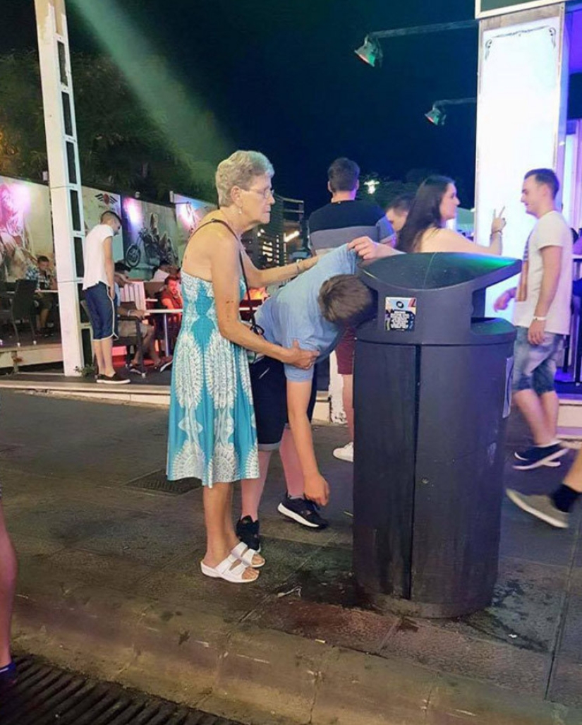 Fotos de vacaciones infernales que cada uno de nosotros querría quemar inmediatamente