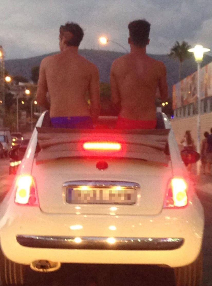 Fotos de vacaciones infernales que cada uno de nosotros querría quemar inmediatamente