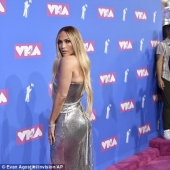 Frame in a million: how star couples do fresh pictures for social networks