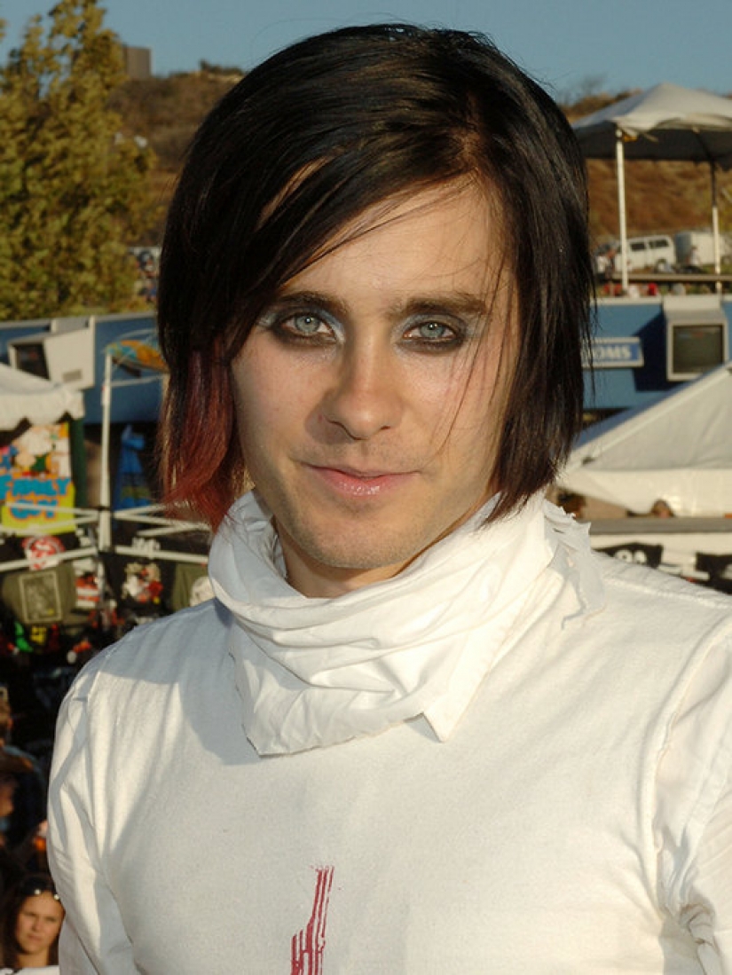 From David Bowie to Russian beauty-blogger: men with makeup