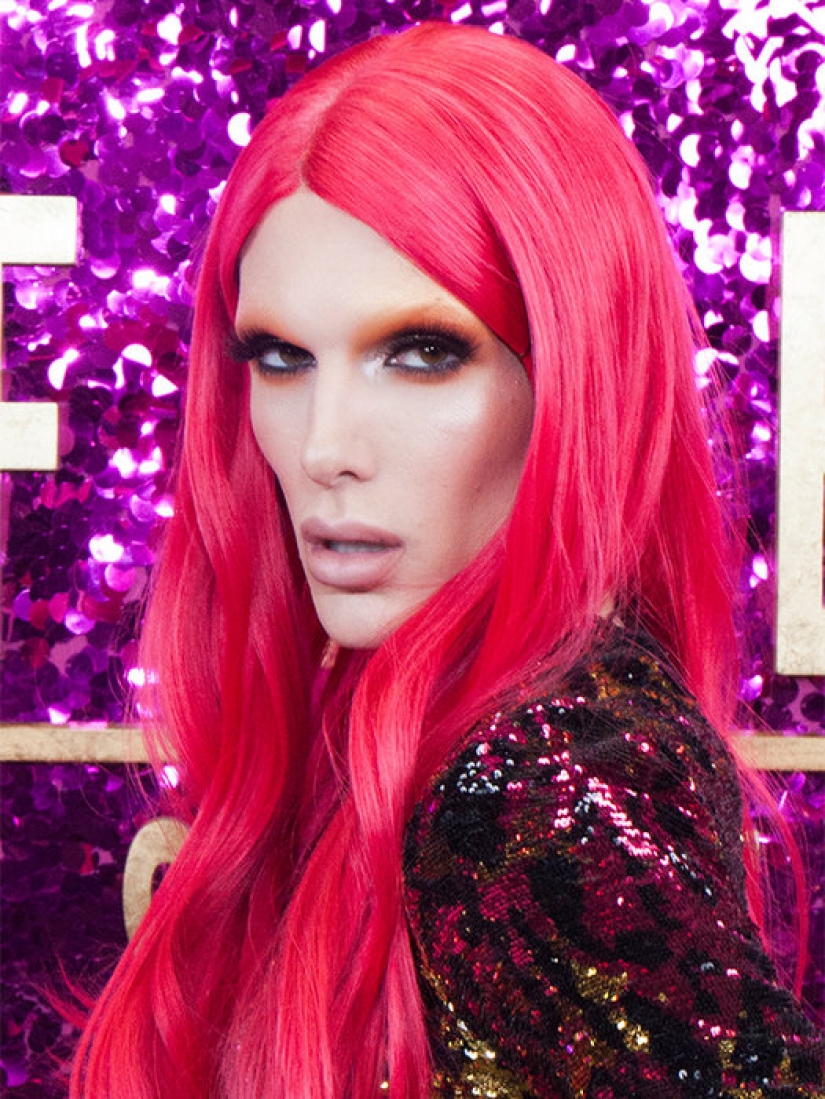 From David Bowie to Russian beauty-blogger: men with makeup