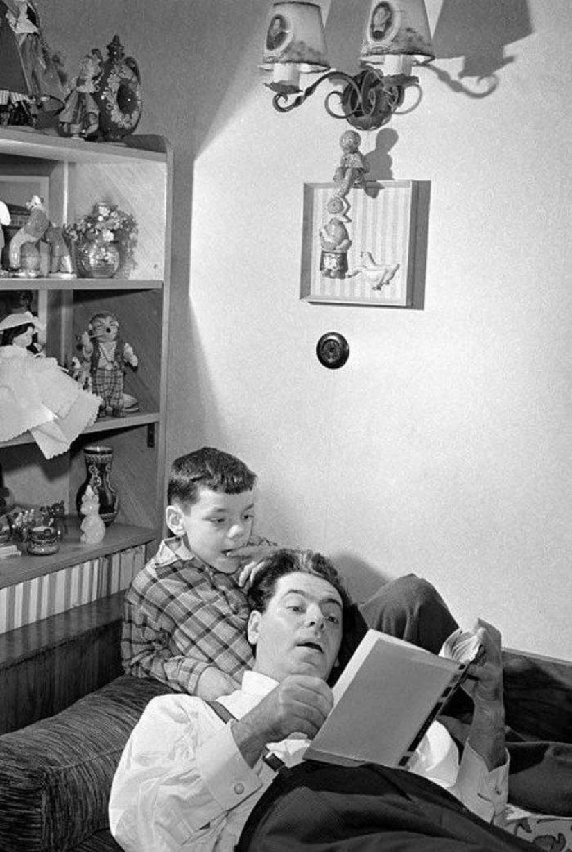 From personal archives: touching family photos of favorite actors from childhood