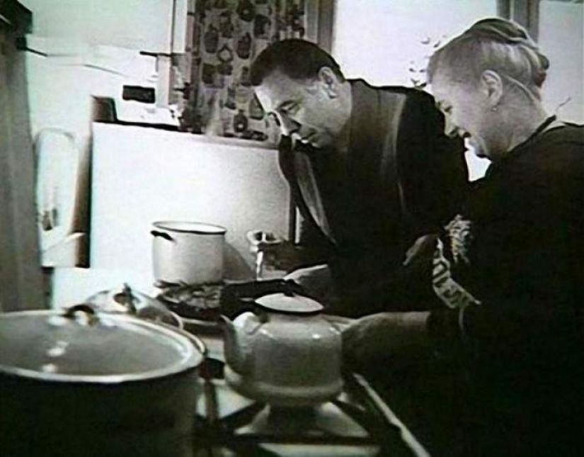 From personal archives: touching family photos of favorite actors from childhood
