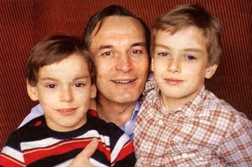 From personal archives: touching family photos of favorite actors from childhood