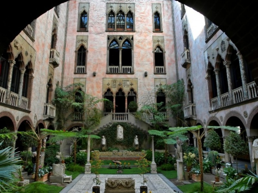 From the treasury of the "Green Vault" to the Louvre: the 10 biggest museum robberies in the world