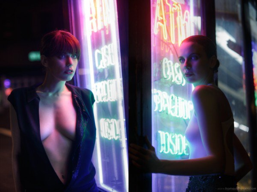 "Fucking New York": hermosas chicas desnudas haciendo el amor con la ciudad