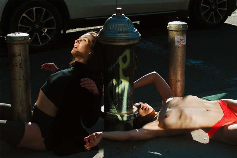"Fucking New York": hermosas chicas desnudas haciendo el amor con la ciudad