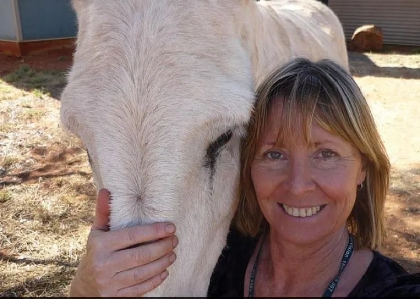Fuera de control: por qué un pequeño pueblo en Australia se ha convertido en un semillero de desorden Fuera de control: por qué un pequeño pueblo en Australia se ha convertido en un semillero de desorden