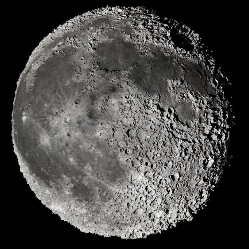 Full moon. Photographer brings together 200,000 images of the Moon to reveal every crater and crack on its surface in incredible detail Full moon. Photographer brings together 200,000 images of the Moon to reveal every crater and crack on its surface in incredible detail