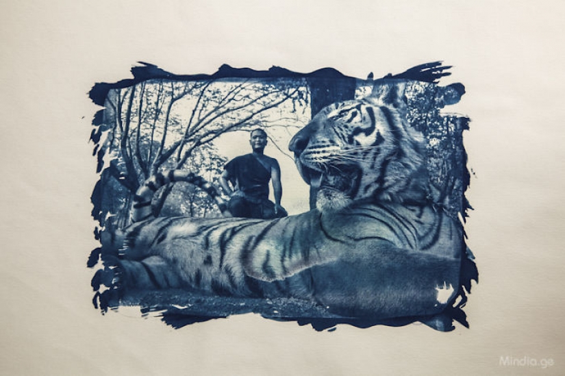 Georgian photographer uses a unique method of printing his photographs Georgian photographer uses a unique method of printing his photographs