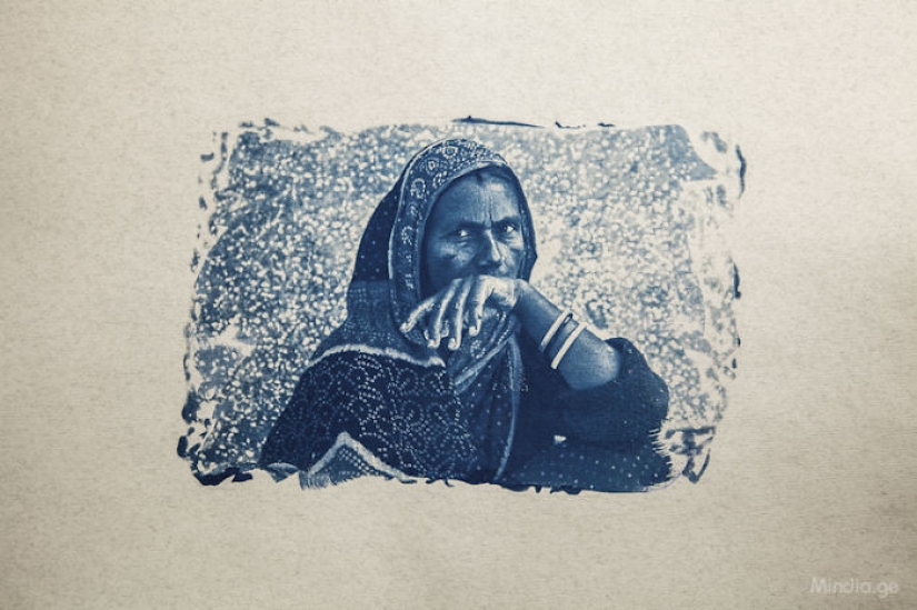 Georgian photographer uses a unique method of printing his photographs Georgian photographer uses a unique method of printing his photographs