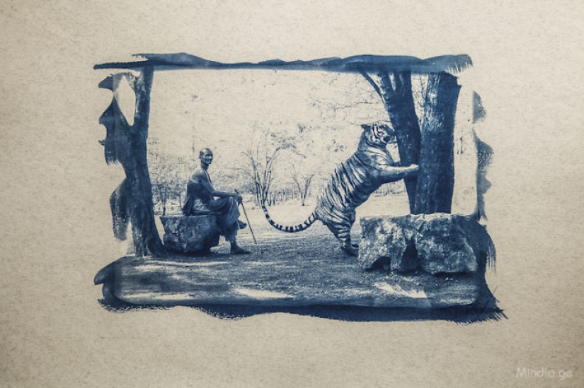 Georgian photographer uses a unique method of printing his photographs Georgian photographer uses a unique method of printing his photographs