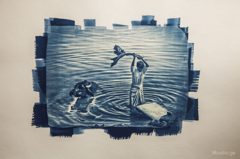 Georgian photographer uses a unique method of printing his photographs Georgian photographer uses a unique method of printing his photographs