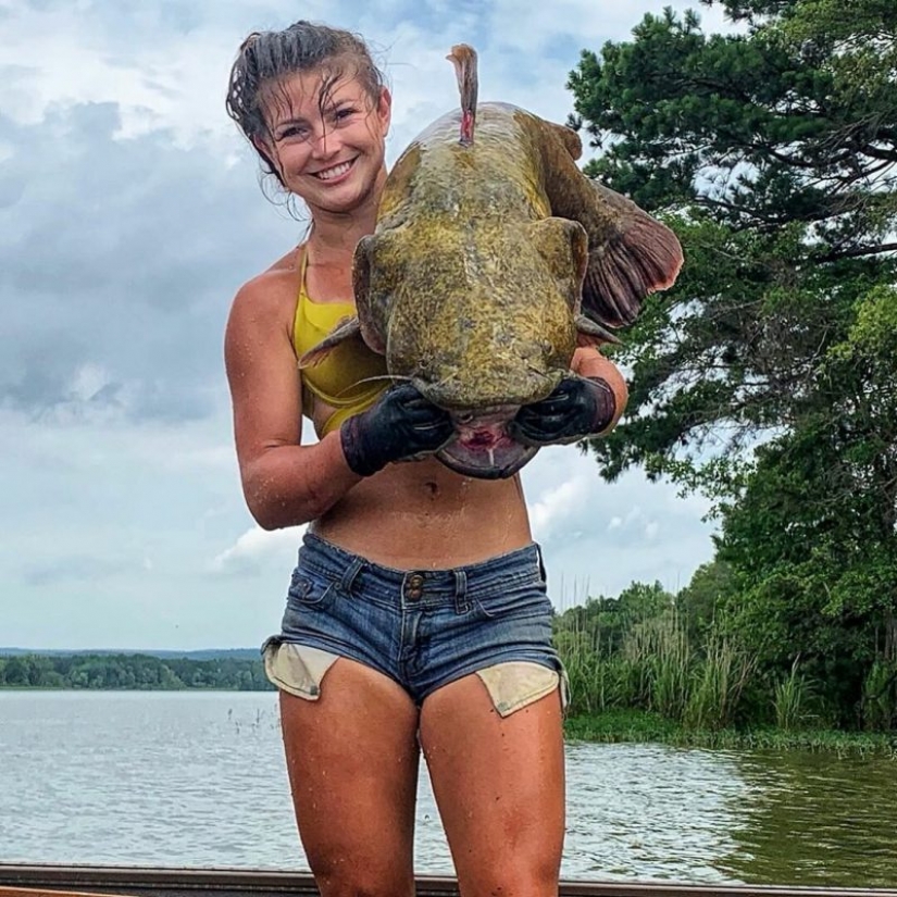 Girl loves catching big fish, but its method of fishing is shocking, even men Girl loves catching big fish, but its method of fishing is shocking, even men