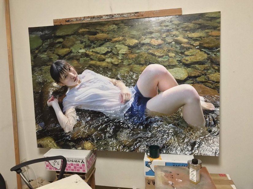 Girl no: paintings from Hiroshima to distinguish from photos