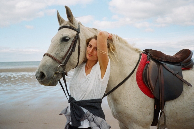 Girls, beaches, Instagram: the famous photographer shares the secrets of popularity in social networks