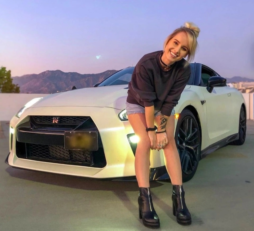 Girls rule! Supercar Models Who Earn Millions by being Photographed in Luxury Cars