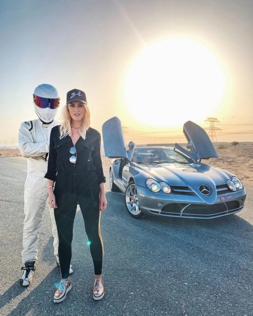 Girls rule! Supercar Models Who Earn Millions by being Photographed in Luxury Cars