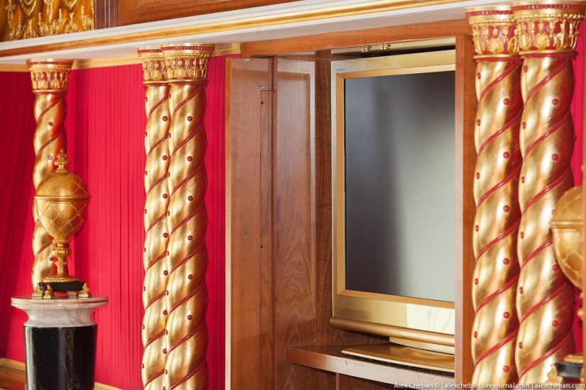 Gold for sheikhs and oligarchs: the most expensive room in the seven-star Burj Al Arab Hotel Gold for sheikhs and oligarchs: the most expensive room in the seven-star Burj Al Arab Hotel