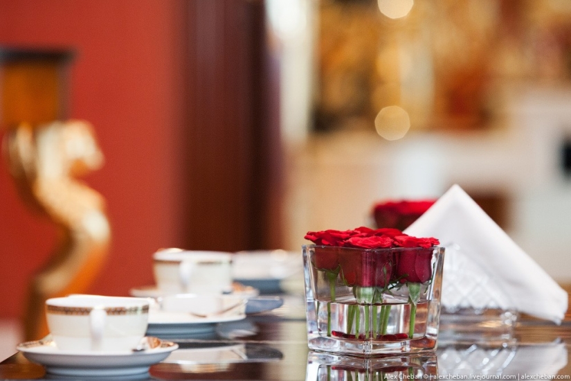 Gold for sheikhs and oligarchs: the most expensive room in the seven-star Burj Al Arab Hotel Gold for sheikhs and oligarchs: the most expensive room in the seven-star Burj Al Arab Hotel