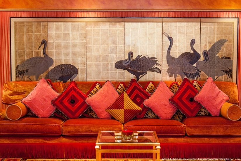 Gold for sheikhs and oligarchs: the most expensive room in the seven-star Burj Al Arab Hotel Gold for sheikhs and oligarchs: the most expensive room in the seven-star Burj Al Arab Hotel