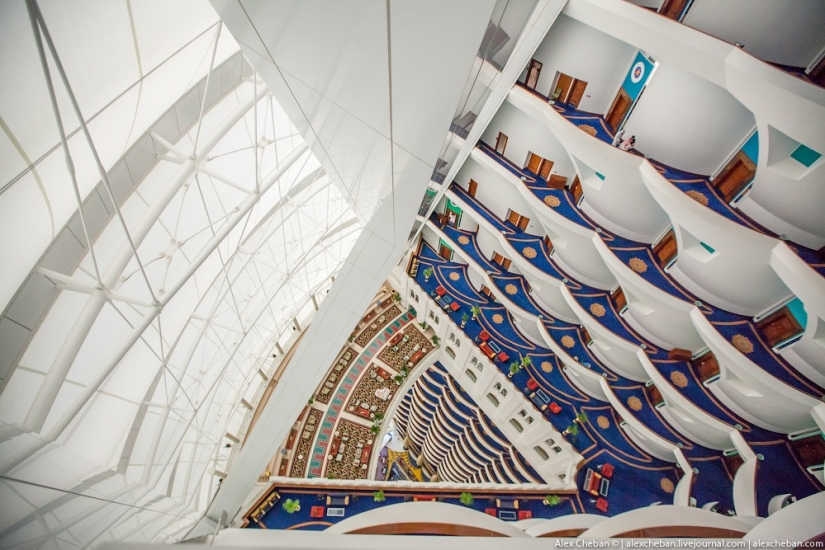 Gold for sheikhs and oligarchs: the most expensive room in the seven-star Burj Al Arab Hotel Gold for sheikhs and oligarchs: the most expensive room in the seven-star Burj Al Arab Hotel