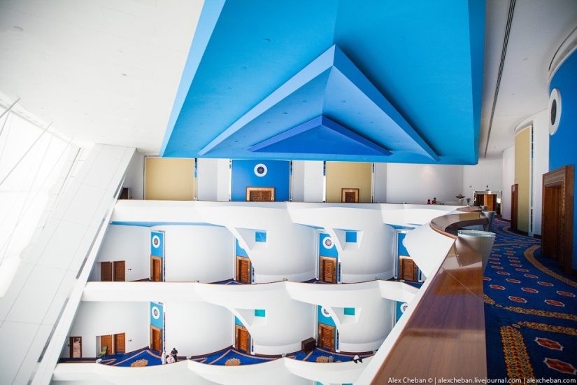 Gold for sheikhs and oligarchs: the most expensive room in the seven-star Burj Al Arab Hotel Gold for sheikhs and oligarchs: the most expensive room in the seven-star Burj Al Arab Hotel