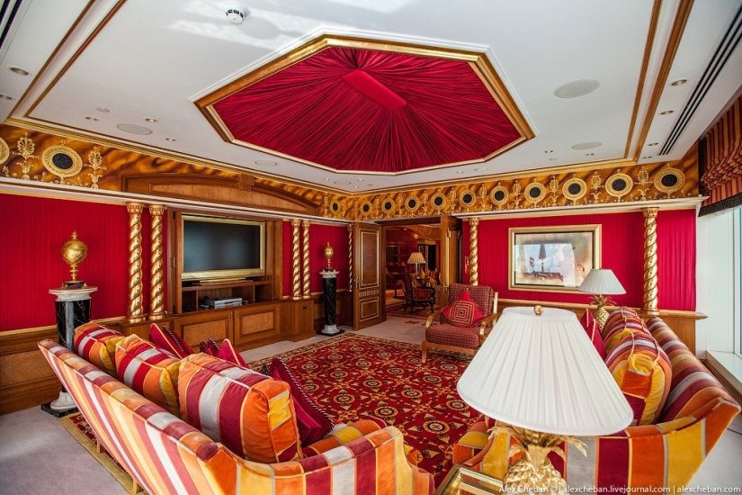 Gold for sheikhs and oligarchs: the most expensive room in the seven-star Burj Al Arab Hotel Gold for sheikhs and oligarchs: the most expensive room in the seven-star Burj Al Arab Hotel