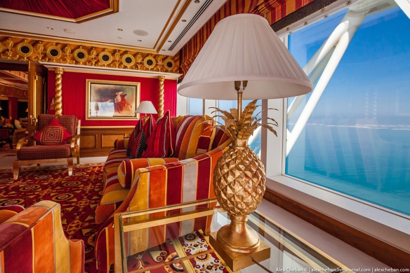 Gold for sheikhs and oligarchs: the most expensive room in the seven-star Burj Al Arab Hotel Gold for sheikhs and oligarchs: the most expensive room in the seven-star Burj Al Arab Hotel