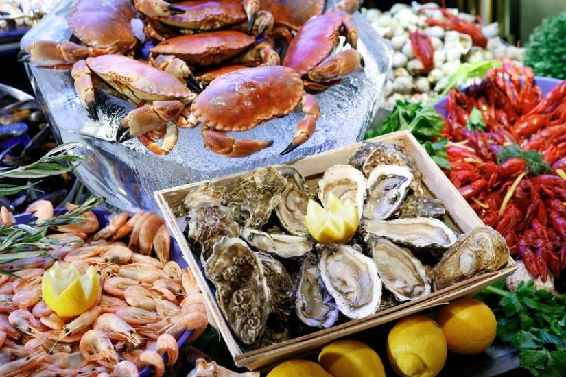 Gourmet paradise: buffet of delicacies in the French restaurant "Les Grands Buffet à Narbonne"