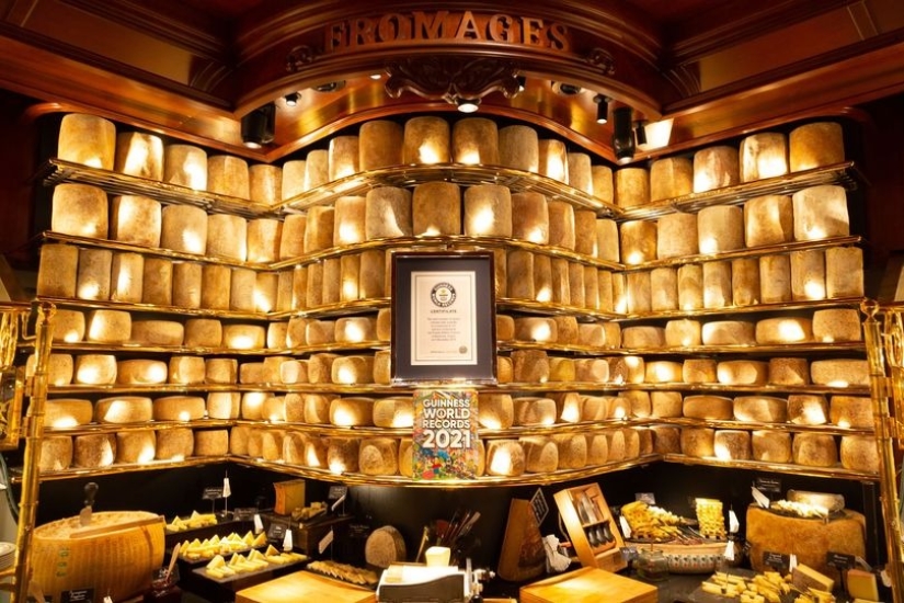 Gourmet paradise: buffet of delicacies in the French restaurant "Les Grands Buffet à Narbonne"