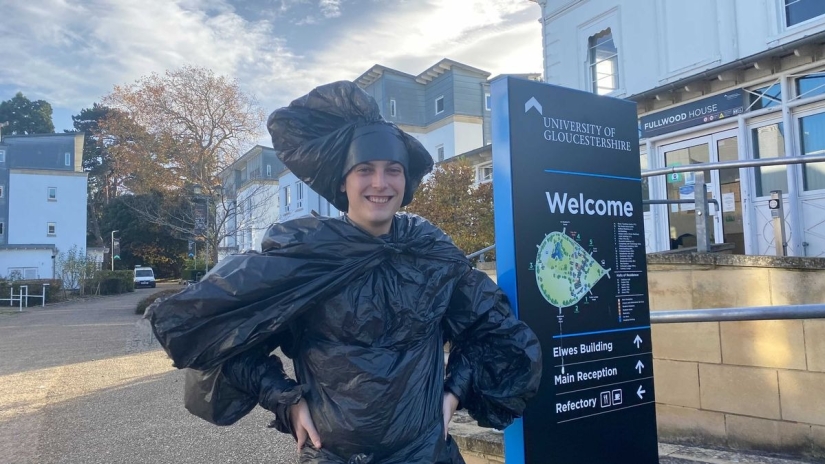 Graduación - el bolsillo está vacío: el británico apareció en la ceremonia de graduación en una bolsa de basura Graduación - el bolsillo está vacío: el británico apareció en la ceremonia de graduación en una bolsa de basura