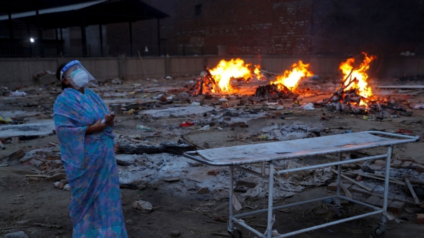 Grief and pain as COVID sweeps India