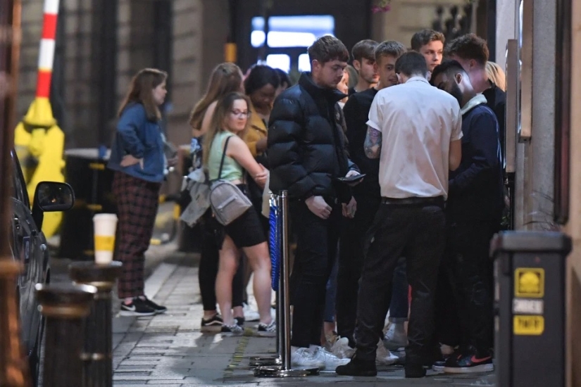 Had a good walk: how British first-year students celebrate the beginning of their studies Had a good walk: how British first-year students celebrate the beginning of their studies