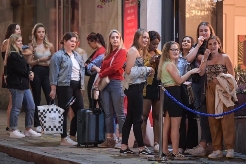 Had a good walk: how British first-year students celebrate the beginning of their studies Had a good walk: how British first-year students celebrate the beginning of their studies