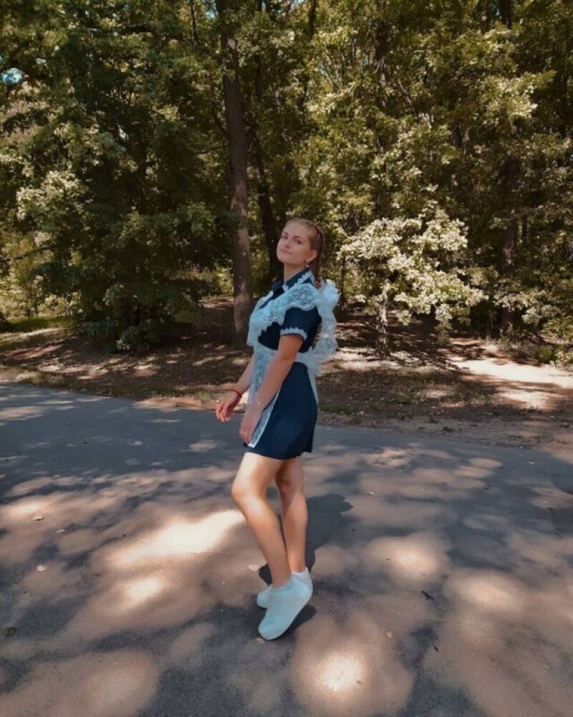 Heels, lipstick, lace and bows: dazzling 11th graders of 2020