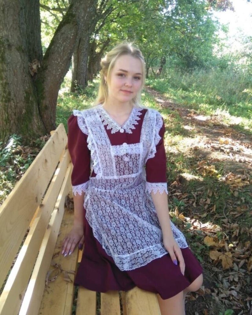 Heels, lipstick, lace and bows: dazzling 11th graders of 2020