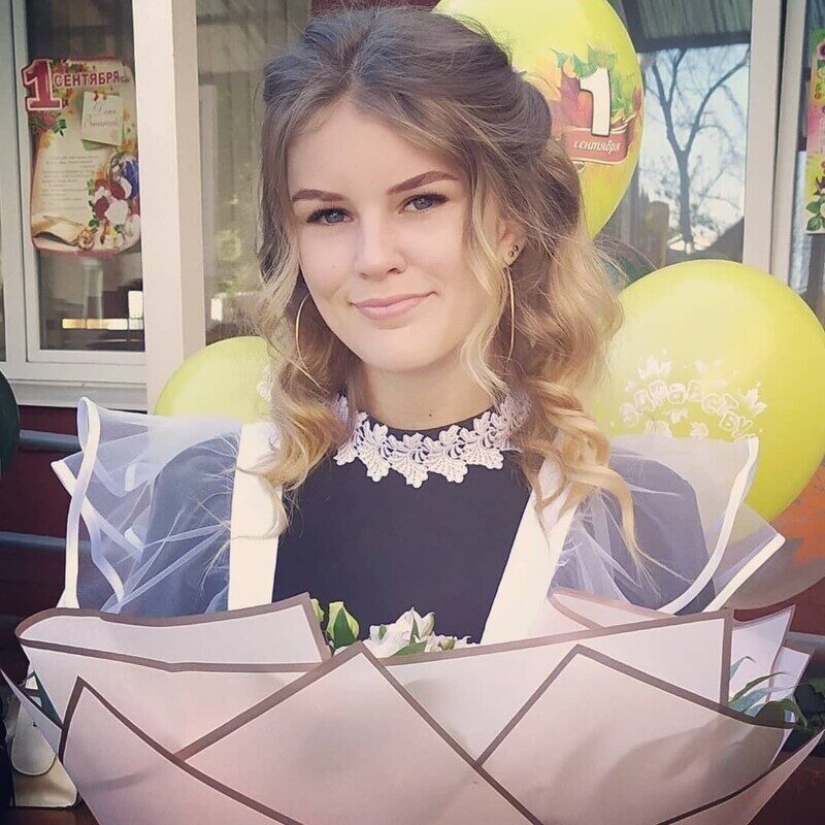 Heels, lipstick, lace and bows: dazzling 11th graders of 2020