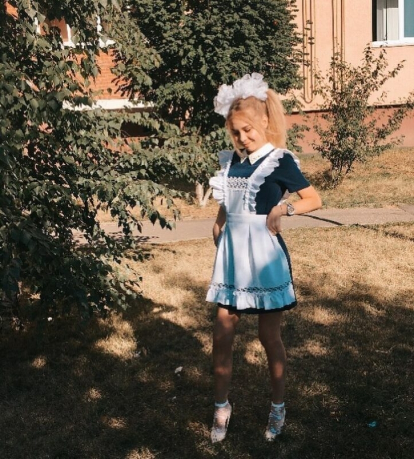 Heels, lipstick, lace and bows: dazzling 11th graders of 2020