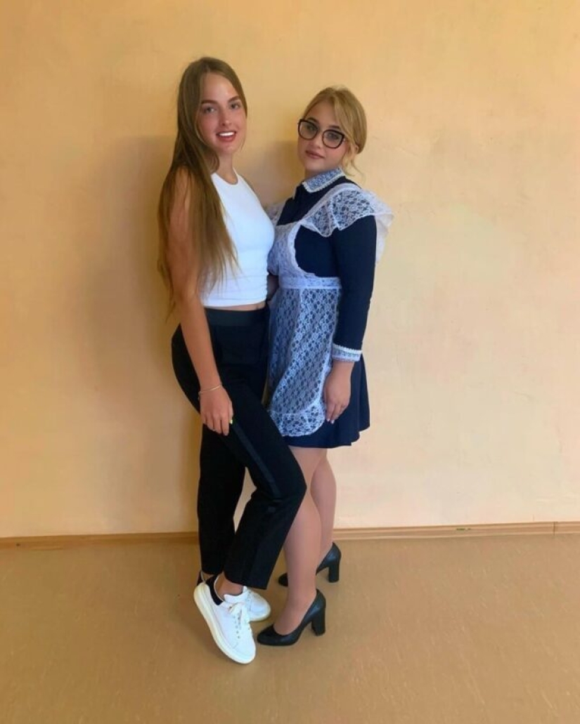 Heels, lipstick, lace and bows: dazzling 11th graders of 2020