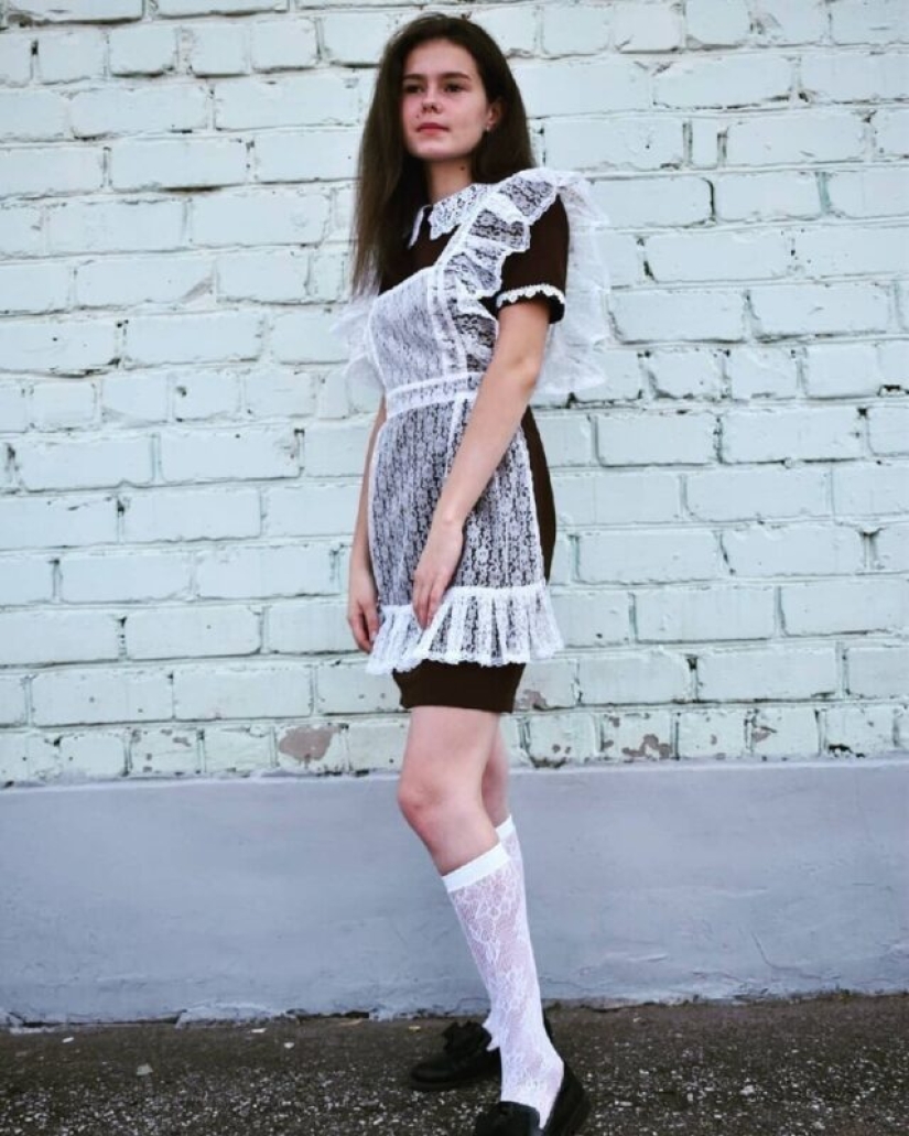 Heels, lipstick, lace and bows: dazzling 11th graders of 2020