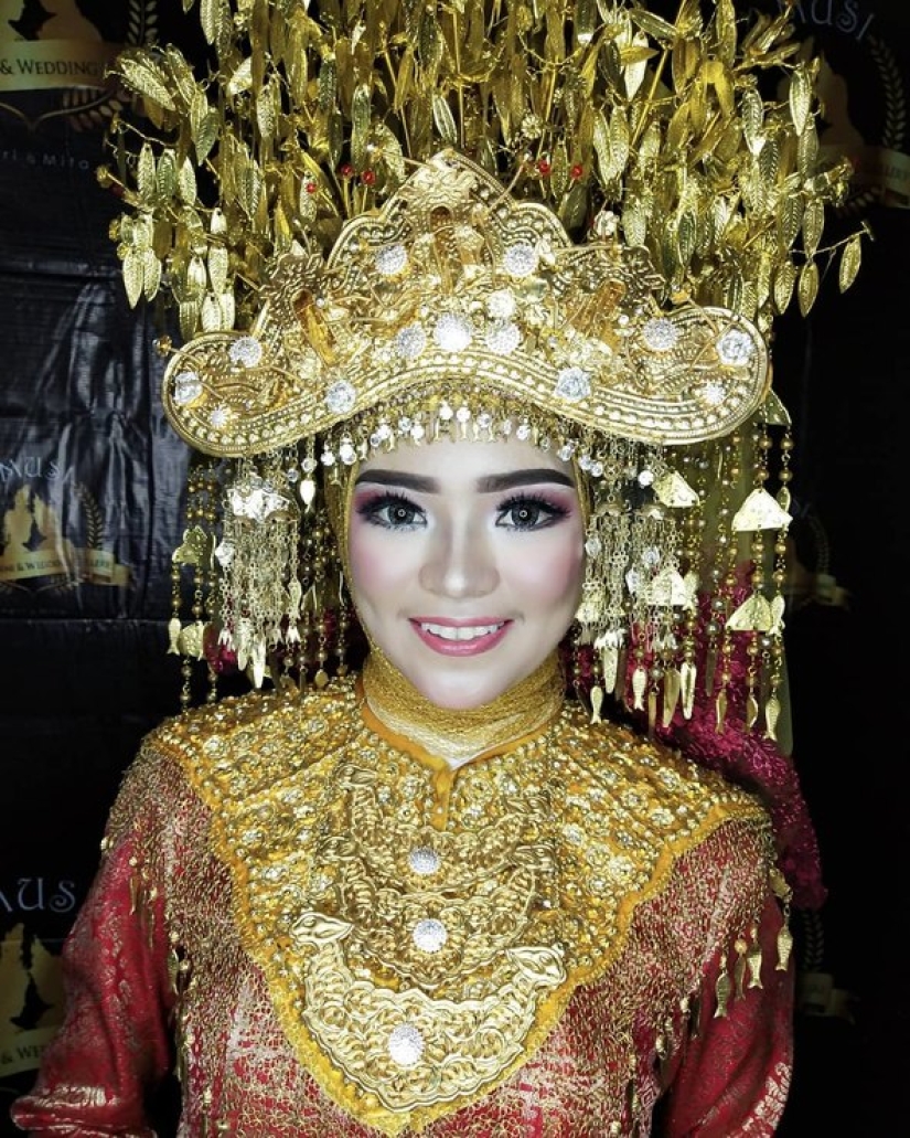 Hell of a wedding: how to paint brides for a photo shoot in Asia Hell of a wedding: how to paint brides for a photo shoot in Asia