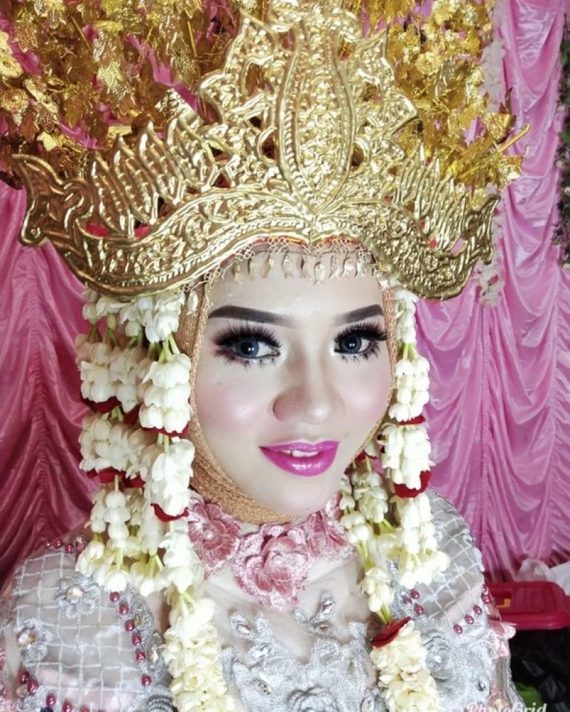 Hell of a wedding: how to paint brides for a photo shoot in Asia Hell of a wedding: how to paint brides for a photo shoot in Asia